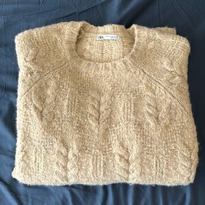 Zara Men’s Fisherman Sweater